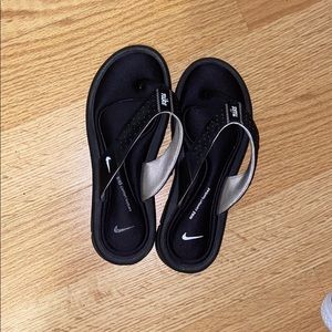 nike flip flops